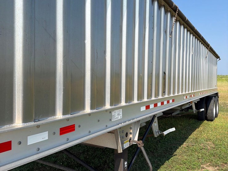 2010-dakota-4100-41ft-semi-grain-trailer-image-15