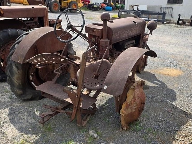 silver-king-tractor-(not-running)-105-image-4