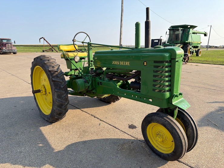 john-deere-b-image-3