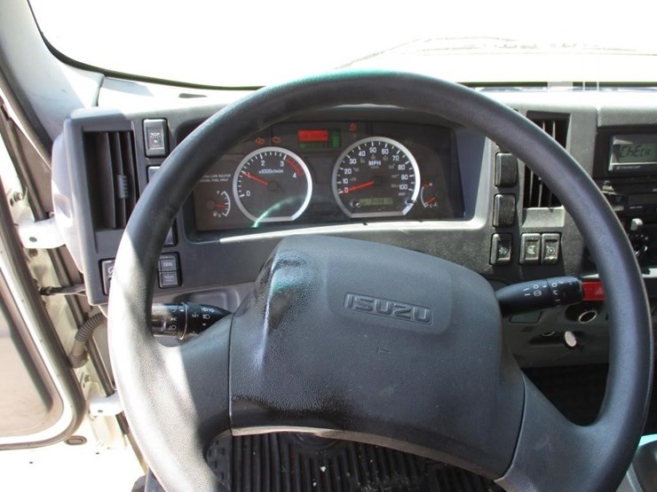 2016-isuzu-nqr-image-13
