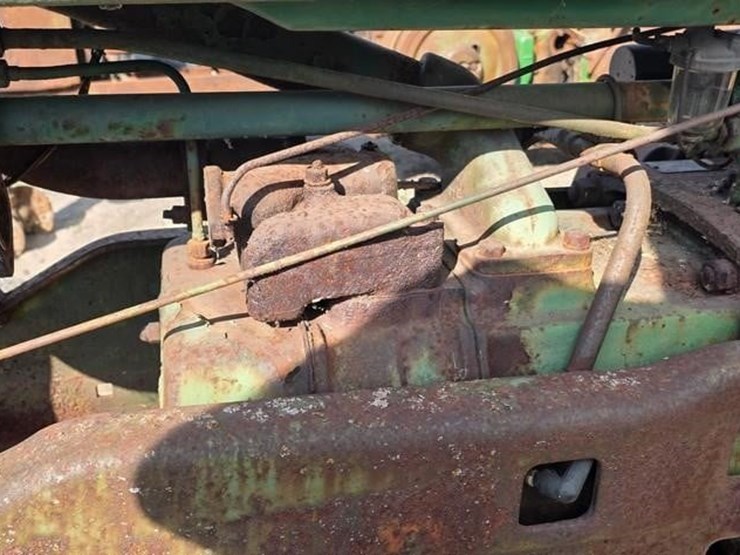 john-deere-tractor-(not-running)-image-18