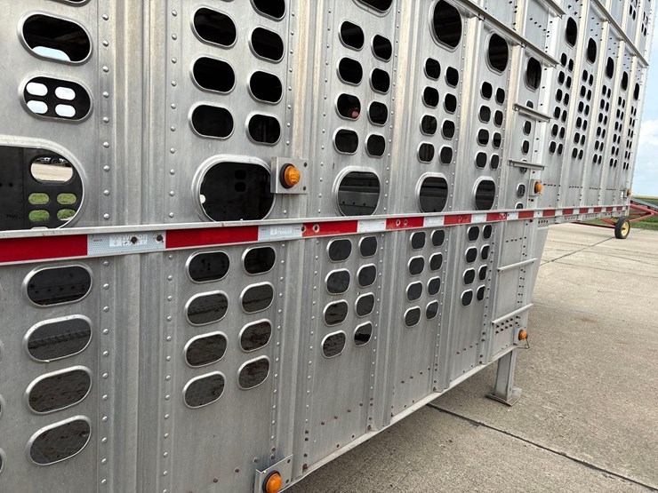 2014-wilson-livestock-trailer-image-28