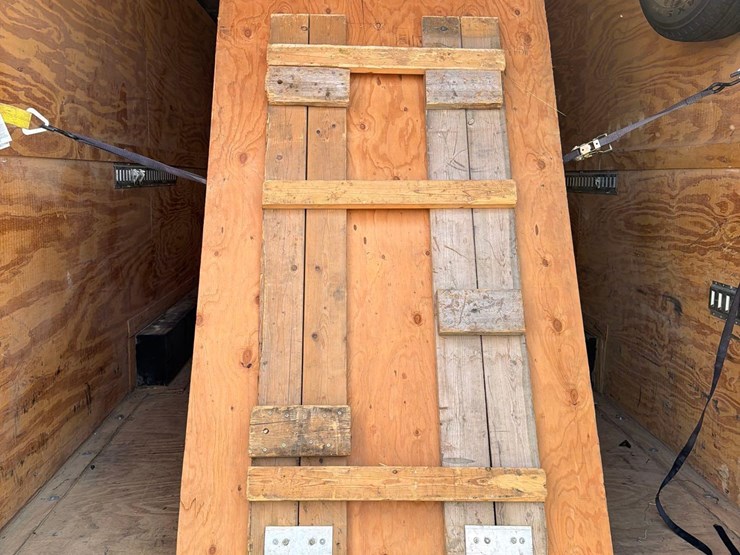 2018-diamond-100”-x-24ft-bumper-hitch-enclosed-trailer-image-27