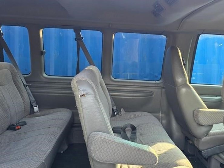 2001-chevrolet-express-3500-image-36