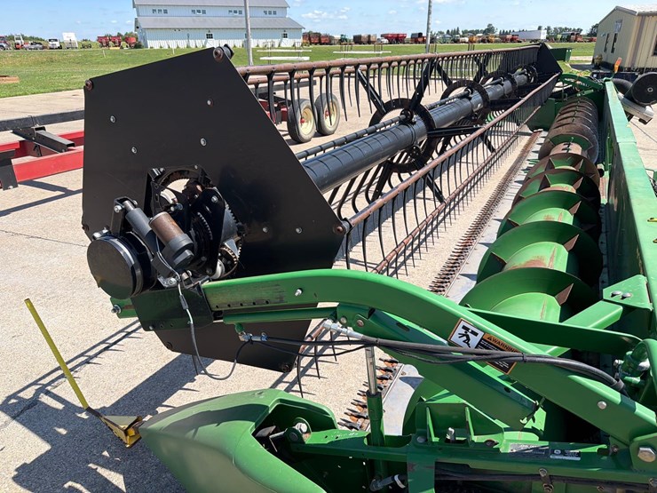 john-deere-630f-image-32