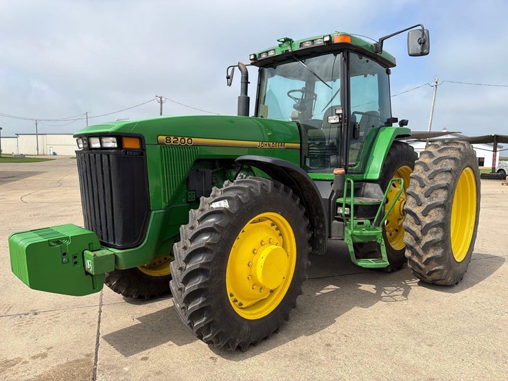 john-deere-8200-image-10
