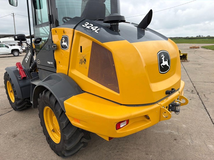 2021-deere-324l-image-6