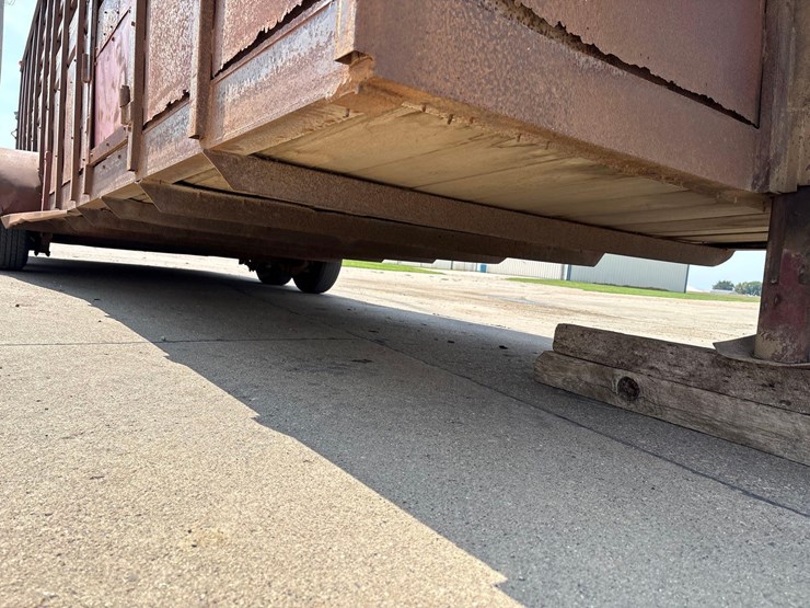 1990-trailmann-7ft-x-24ft-gooseneck-livestock-trailer-image-38