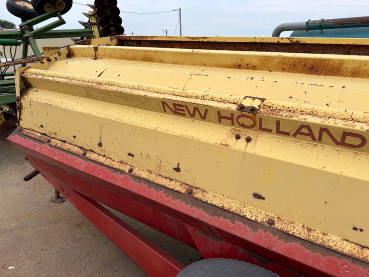 new-holland-365-manure-spreader-slinger-image-8