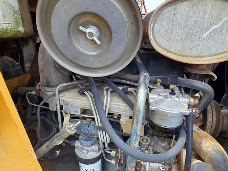 new-holland-555e-image-36