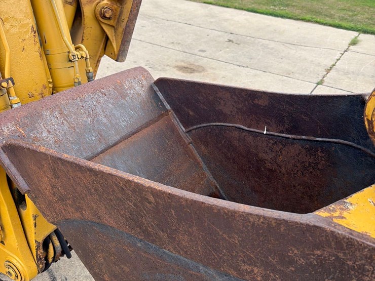 caterpillar-416-image-29
