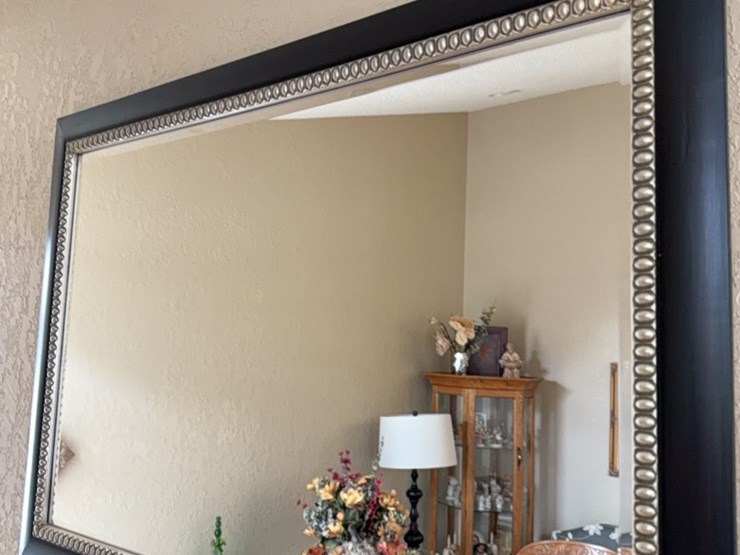 mirror-and-mantel-decorations-image-10