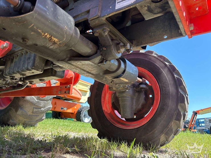2021-kubota-l4701d-image-32