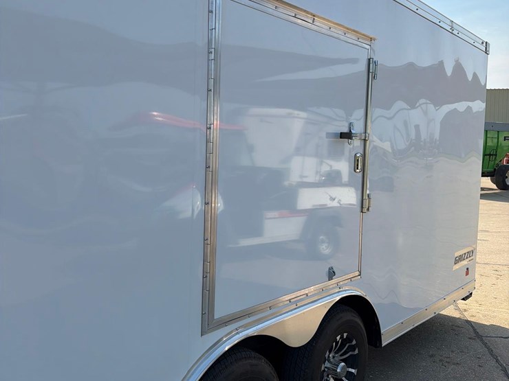 2020--haulmark-grizzly-hd-8-1/2ft-x-24ft-enclosed-trailer----like-new-image-12