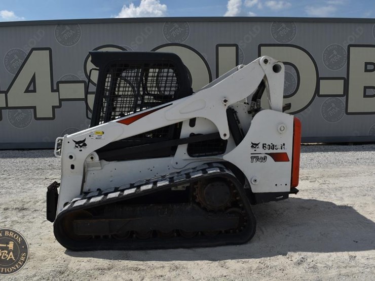 2016-bobcat-t740-image-52