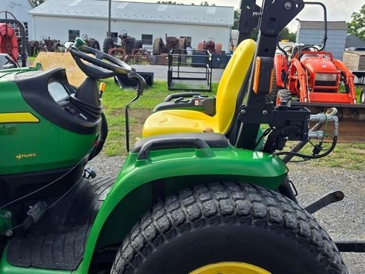 2013-john-deere-3520-image-23