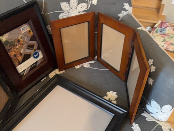 various-unused-picture-frames-and-tablecloth.-also-magazine-rack.-image-7