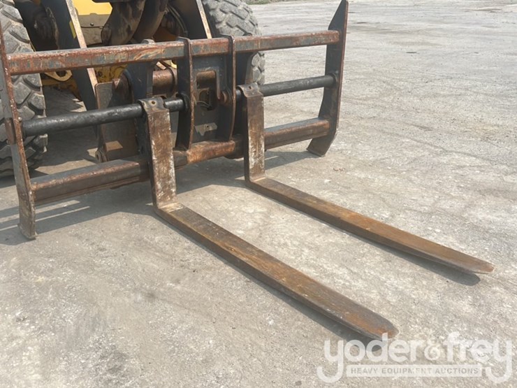 2014-deere-624k-image-34