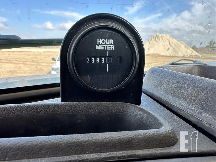2014-volvo-vhd84ft200-image-60