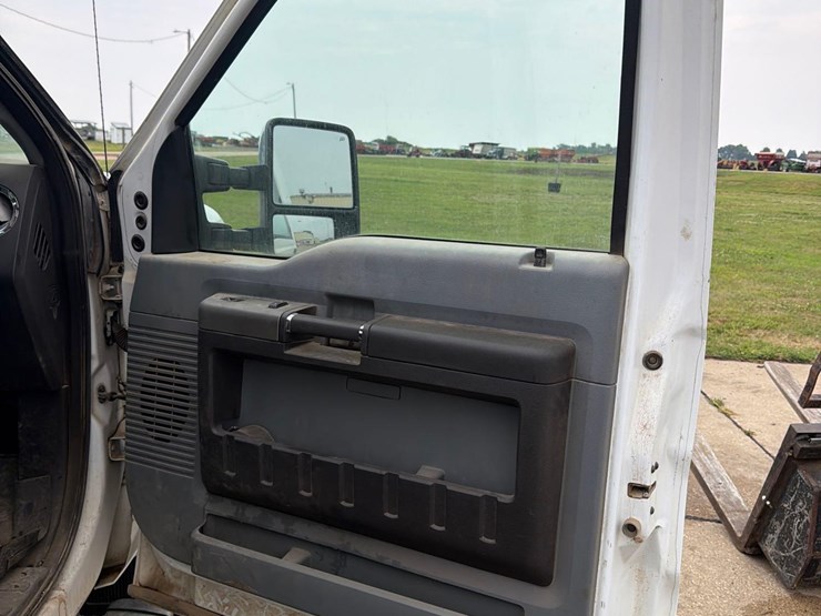 2010-ford-f350-image-32