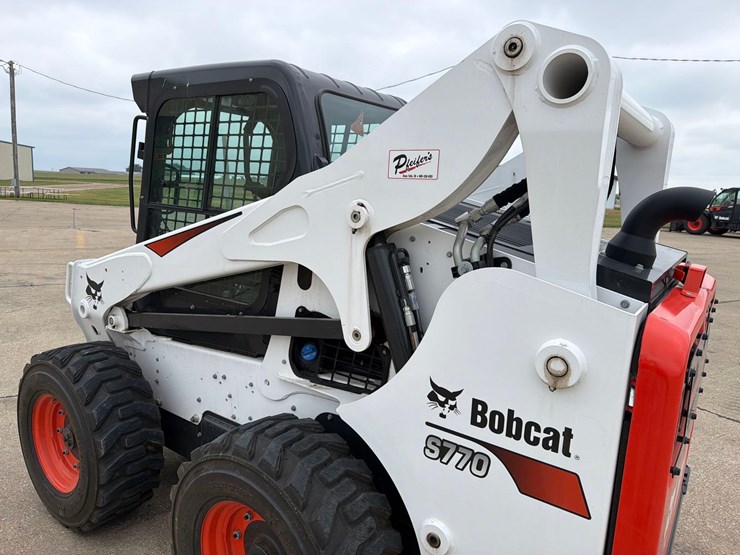2022-bobcat-s770-image-9