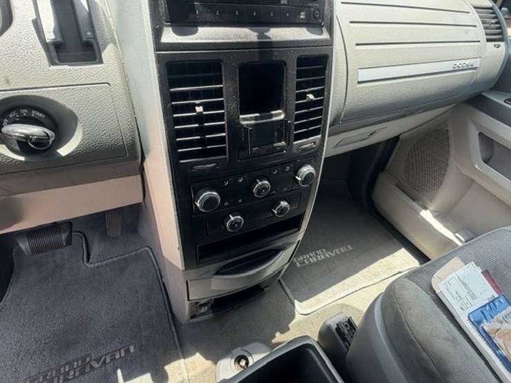 2009-dodge-grand-caravan-sxt-image-52