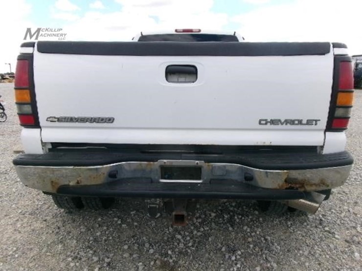 2001-chevrolet-silverado-3500-image-12