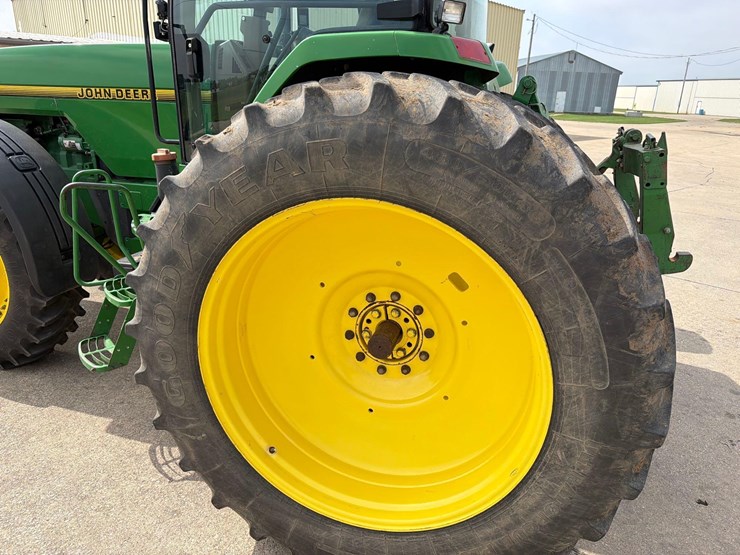 john-deere-8200-image-25