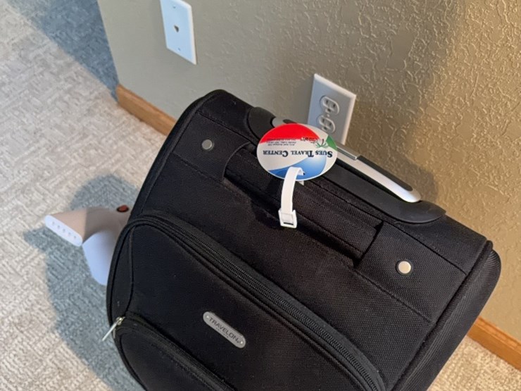 wrinkle-remover-and-like-new-travelon-pull-type-suitcase-image-7