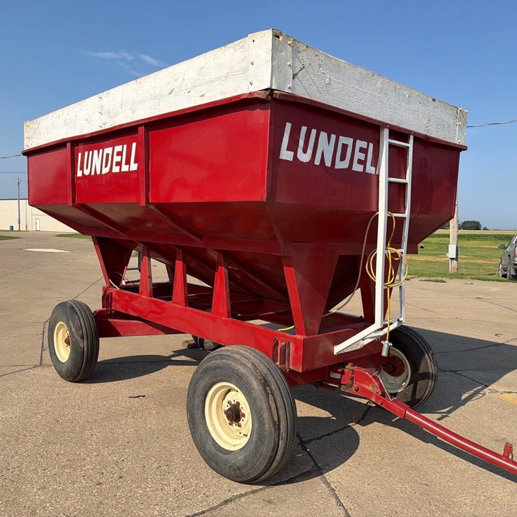 Lundell 250 Bushel Gravity Wagon