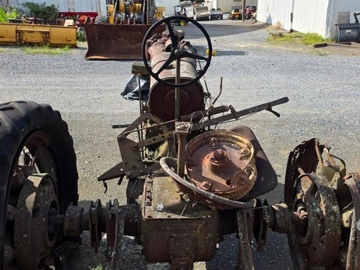farmall-f14-tractor-(not-running)-image-11