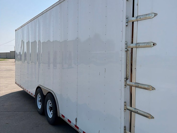 2018-diamond-100”-x-24ft-bumper-hitch-enclosed-trailer-image-17