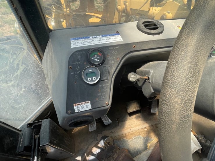 2010-caterpillar-553-image-40