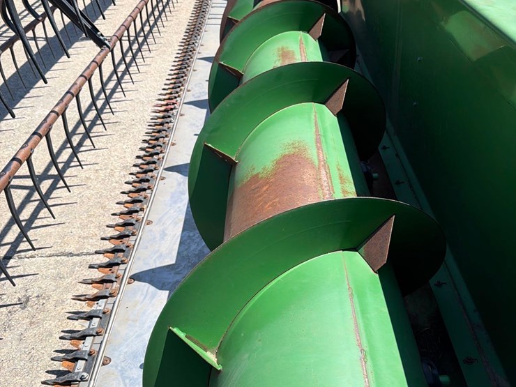 john-deere-630f-image-12