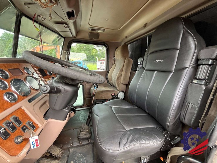 2008-peterbilt-365-image-71