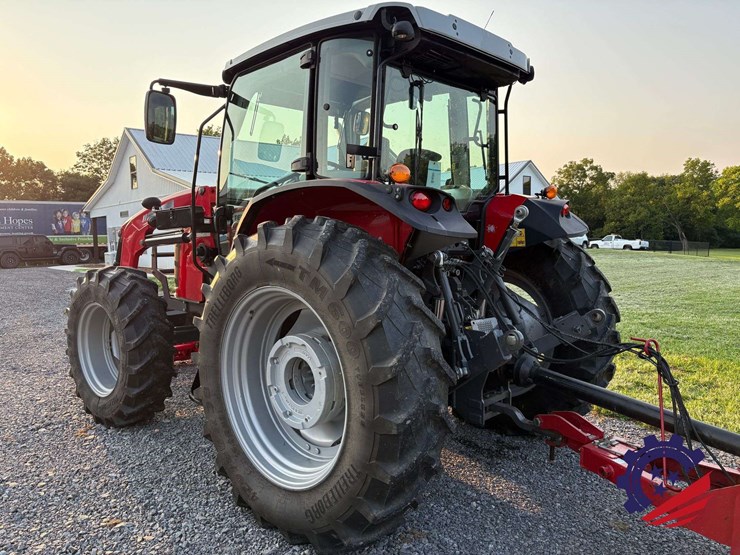 2023-massey-ferguson-5711-image-3