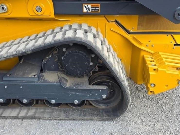 2025-deere-335-p-tier-image-24