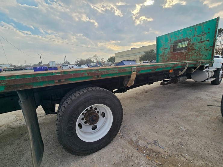 2010-kenworth-t370-image-16