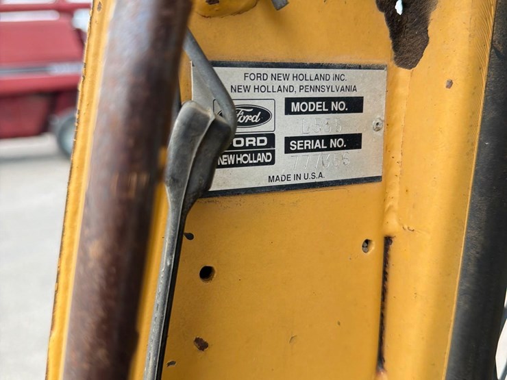 new-holland-l555-image-22