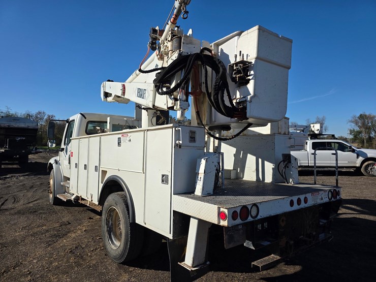 2014-freightliner-bucket-truck-image-3