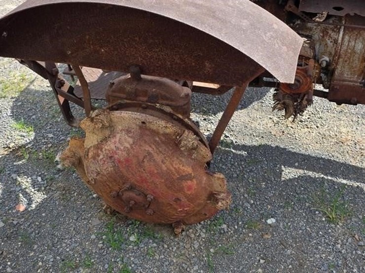 silver-king-tractor-(not-running)-105-image-12