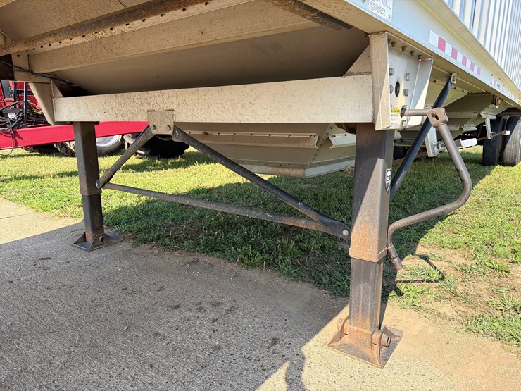 2010-dakota-4100-41ft-semi-grain-trailer-image-13