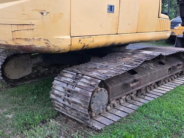 2011-deere-240d-lc-image-23