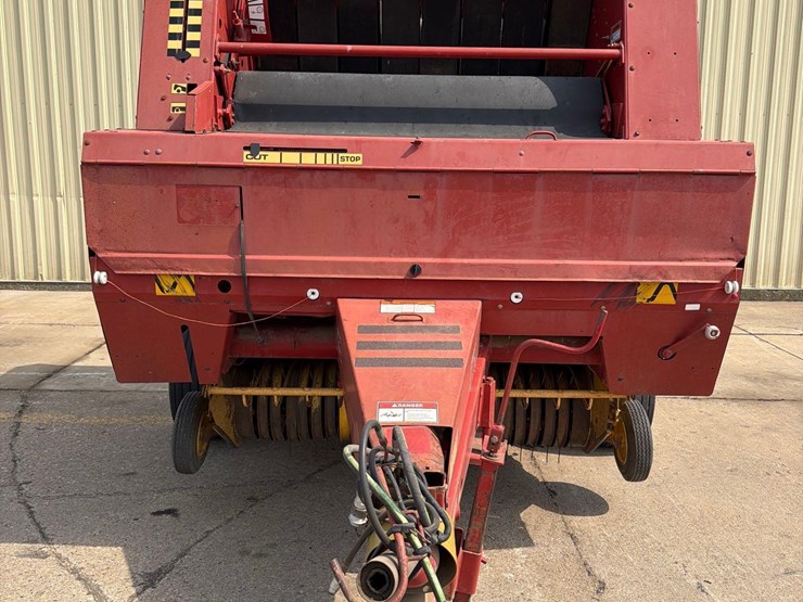 new-holland-660-image-2