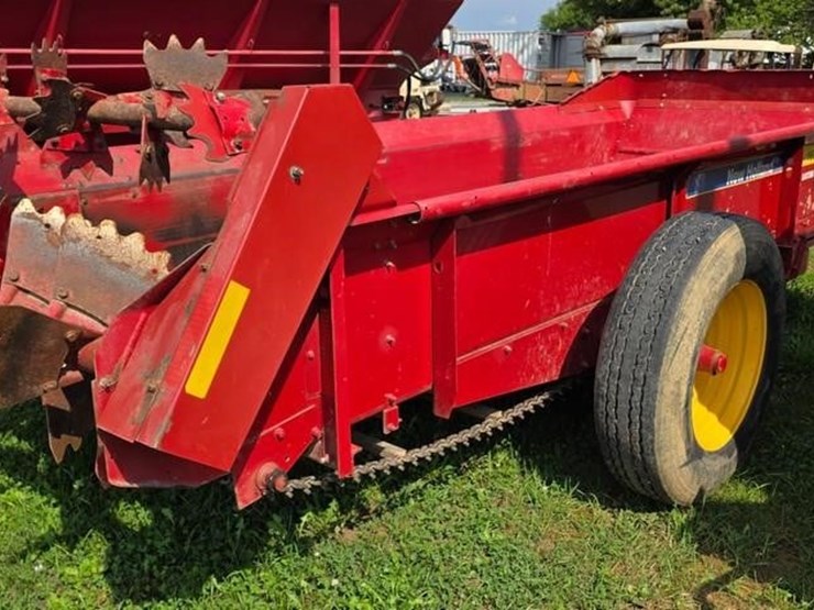2019-new-holland-165-image-4