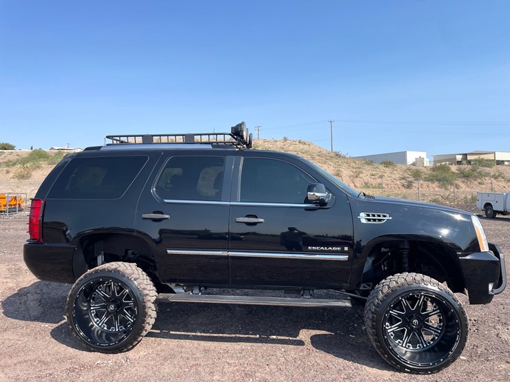 2009-cadillac-escalade-image-4