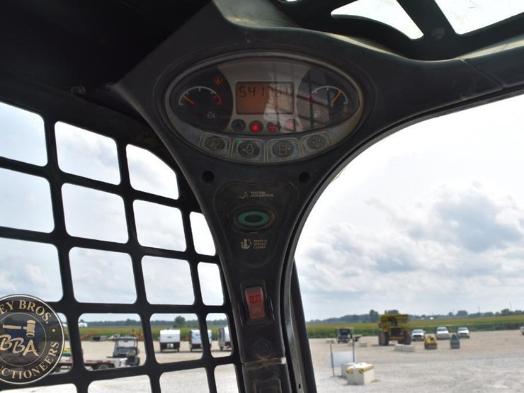 2019-bobcat-t740-image-41