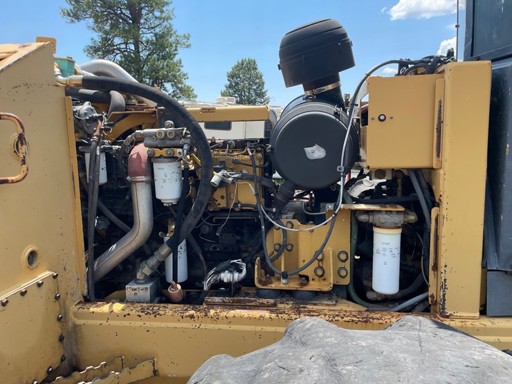 2010-caterpillar-553-image-26