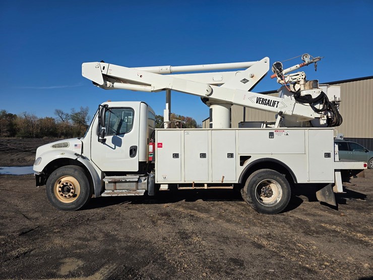 2014-freightliner-bucket-truck-image-2