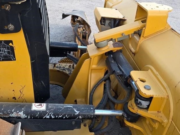 2017-caterpillar-d5k2-xl-image-47